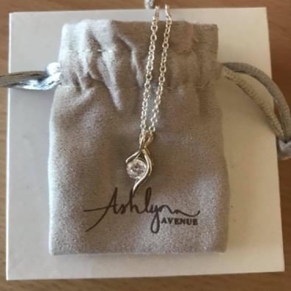 Ashlynn Avenue Ariel at the Concert Pendant - Picture 3 of 3